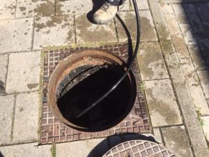 Reinigen met een hoge druk systeem maakt grondig schoon.